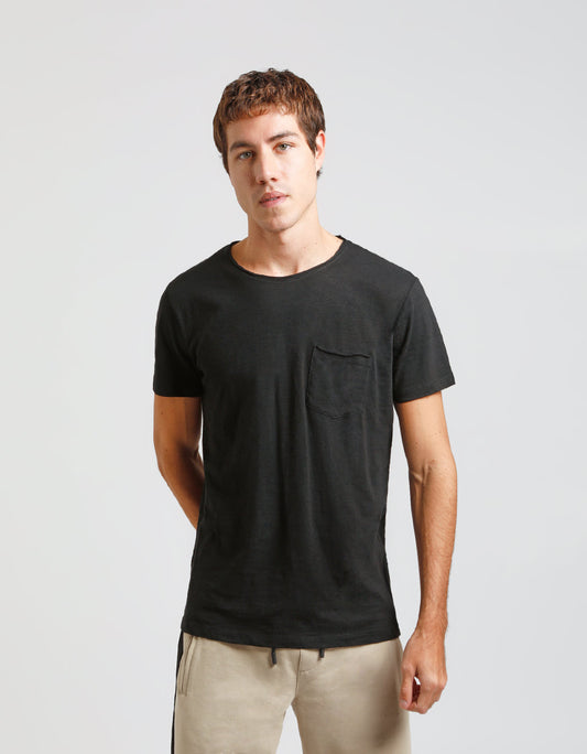 T-shirt con taschino