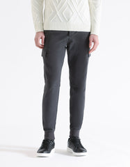 Pantaloni cargo con elastico alle caviglie