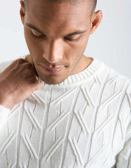 Maglia girocollo con treccia