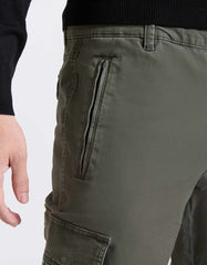 Pantaloni cargo con elastico alle caviglie
