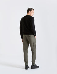 Pantaloni cargo con elastico alle caviglie