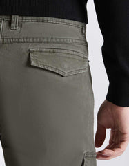 Pantaloni cargo con elastico alle caviglie