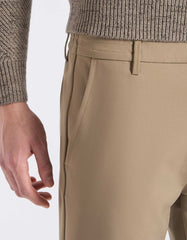 Pantaloni chino in nylon