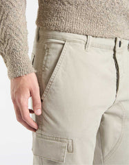 Pantaloni cargo con elastico alle caviglie