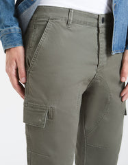 Pantaloni cargo con elastico alle caviglie