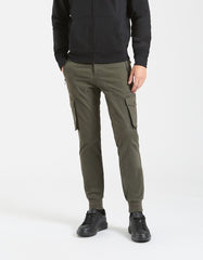 Pantaloni cargo con elastico alle caviglie