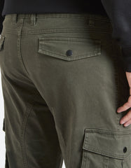 Pantaloni cargo con elastico alle caviglie