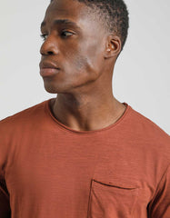 T-shirt con taschino