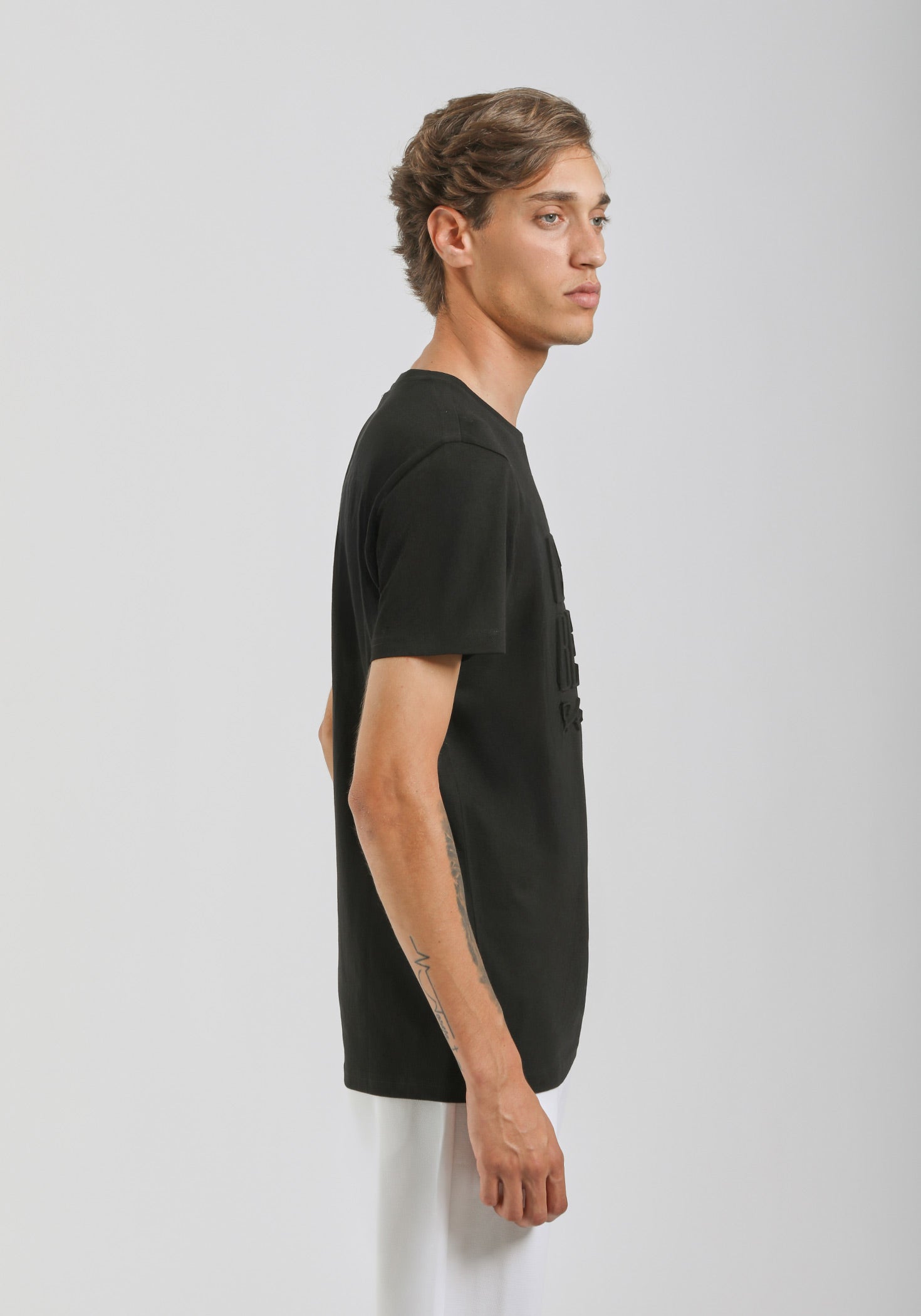 T-shirt con stampa a rilievo |Colore:Nero