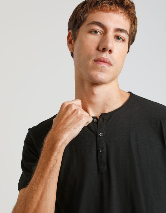 T-shirt collo serafino|Colore:Nero
