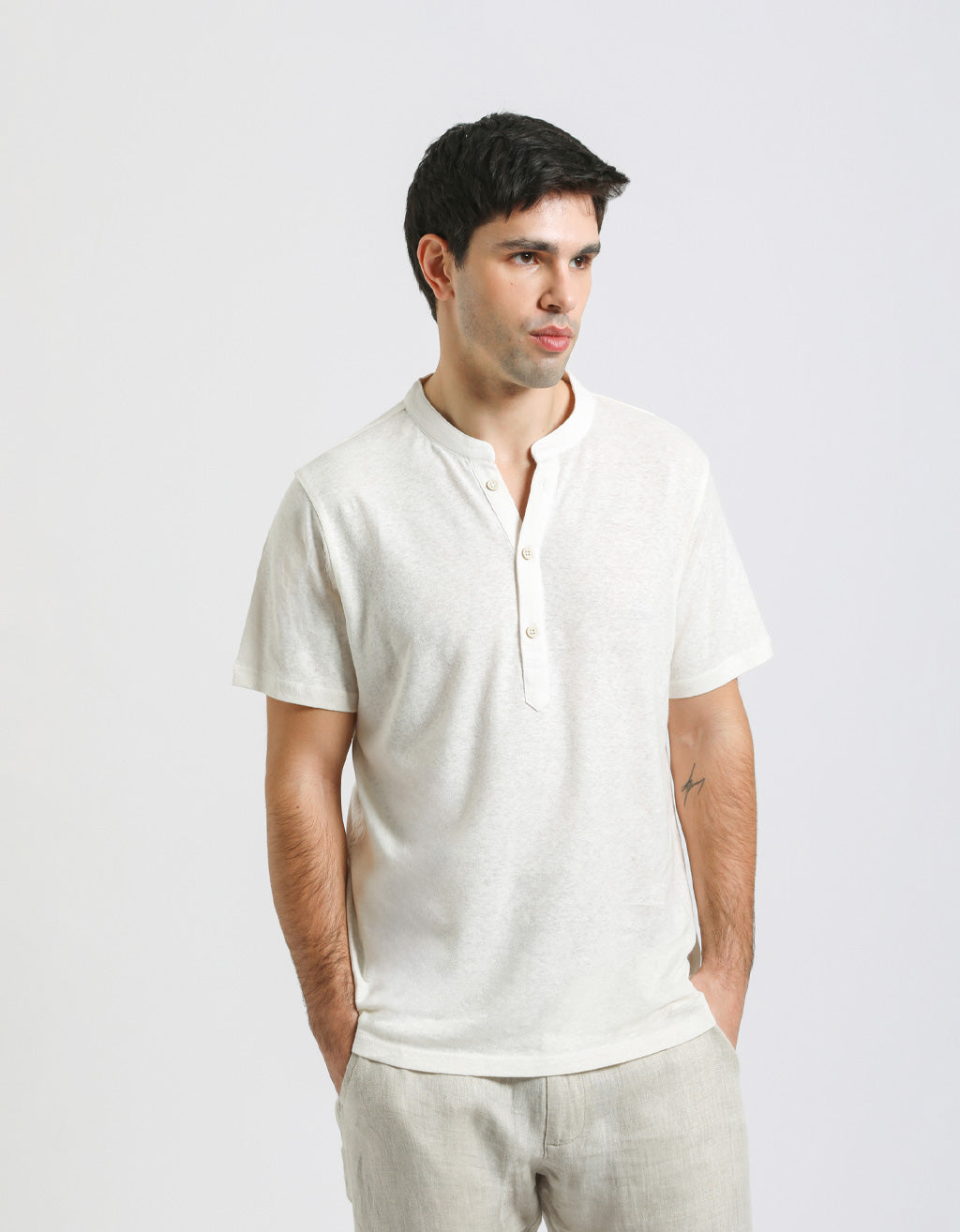 T-shirt collo serafino|Colore:Off white