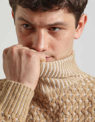 Maglia collo alto con treccia