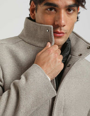 Cappotto corto con collo lupetto