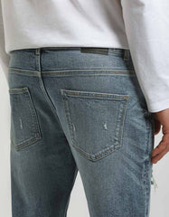 Jeans regular fit con strappi