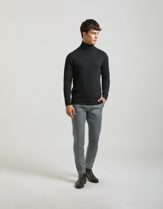 Micro patterned chino pants