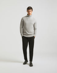 Maglia collo alto con treccia