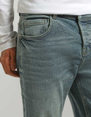 Regular fit jeans with rips