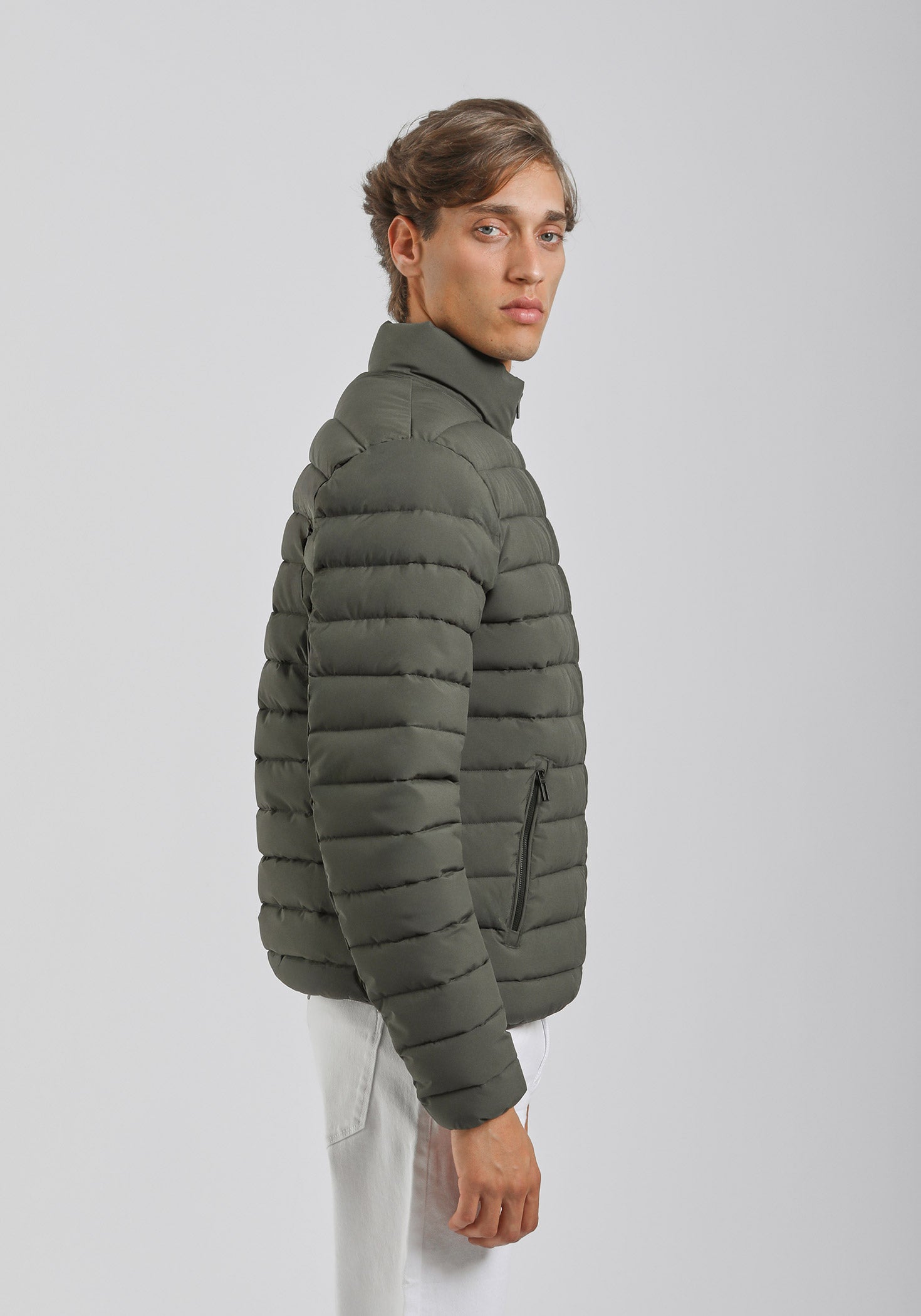 Giubbotto imbottito con collo lupetto|Colore:Militare