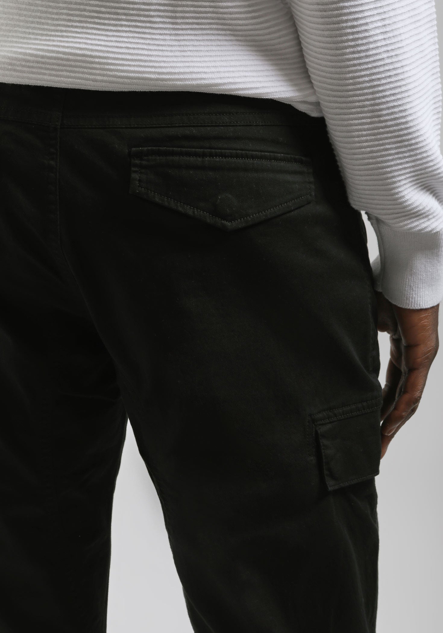 Pantaloni cargo con elastici alle caviglie|Colore:Nero