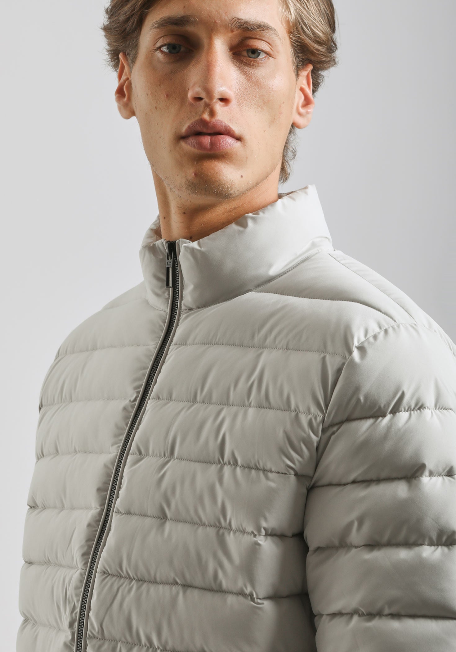 Giubbotto imbottito con collo lupetto|Colore:Off white