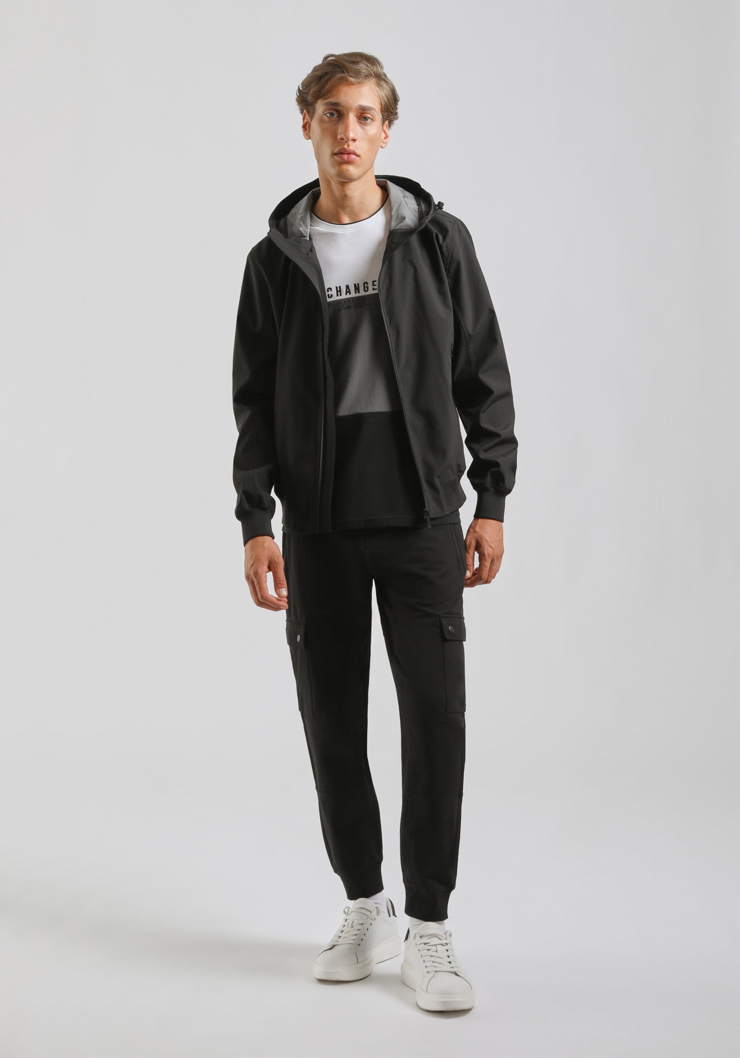 Giubbotto bomber in tessuto tecnico con cappuccio|Colore:Nero