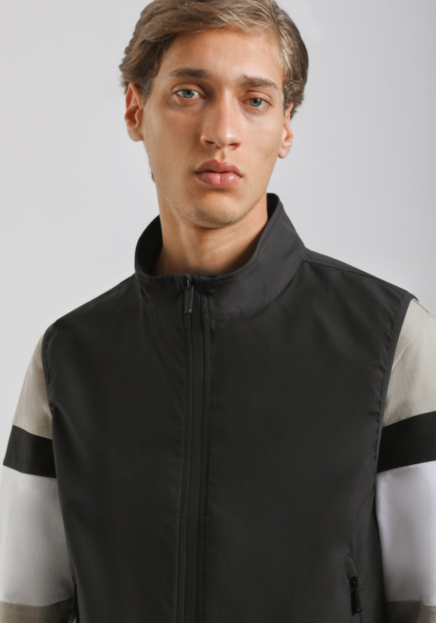 Smanicato in tessuto tecnico|Colore:Nero