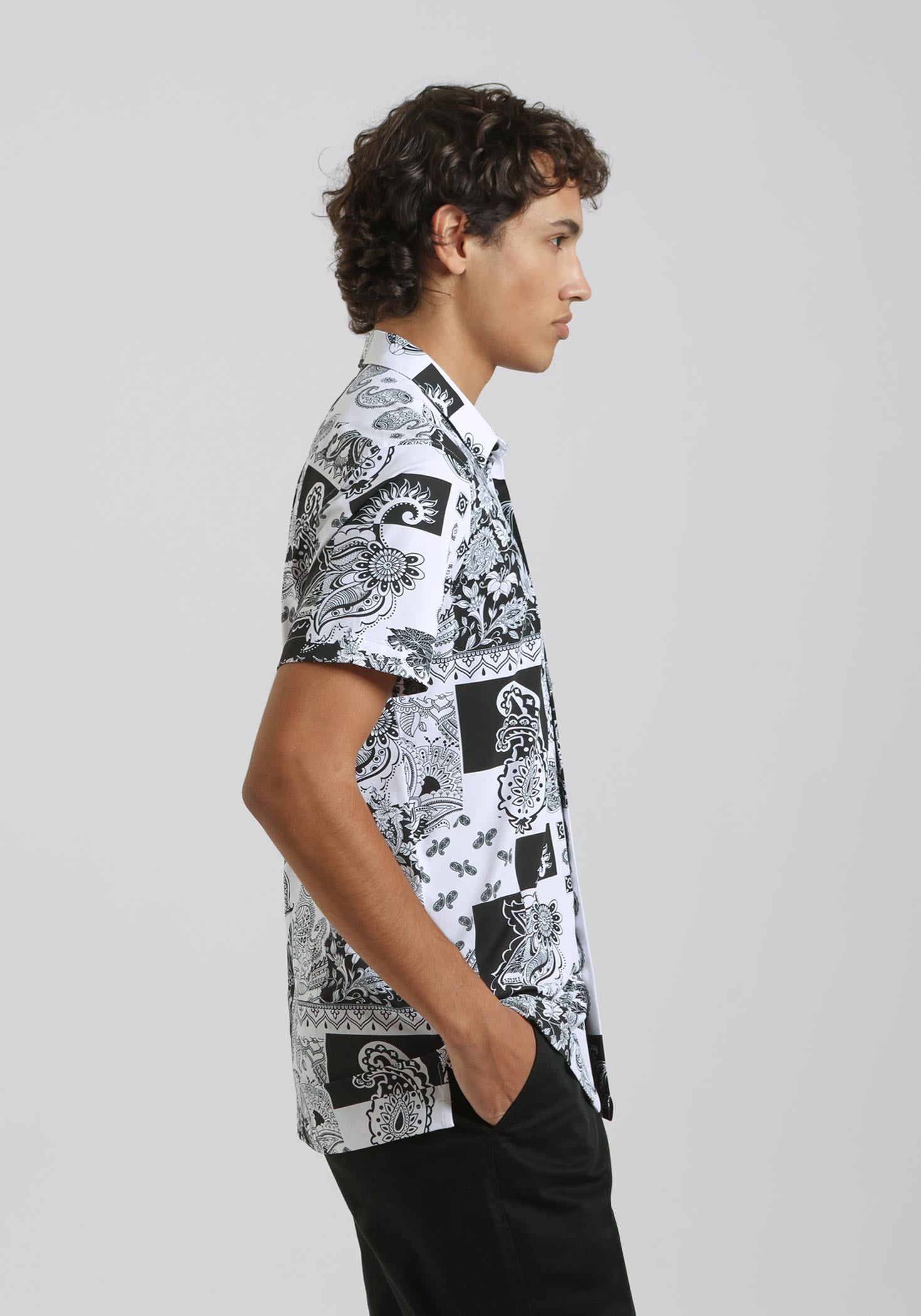 Camicia mezza manica in tessuto elastico con fantasia|Colore:Nero