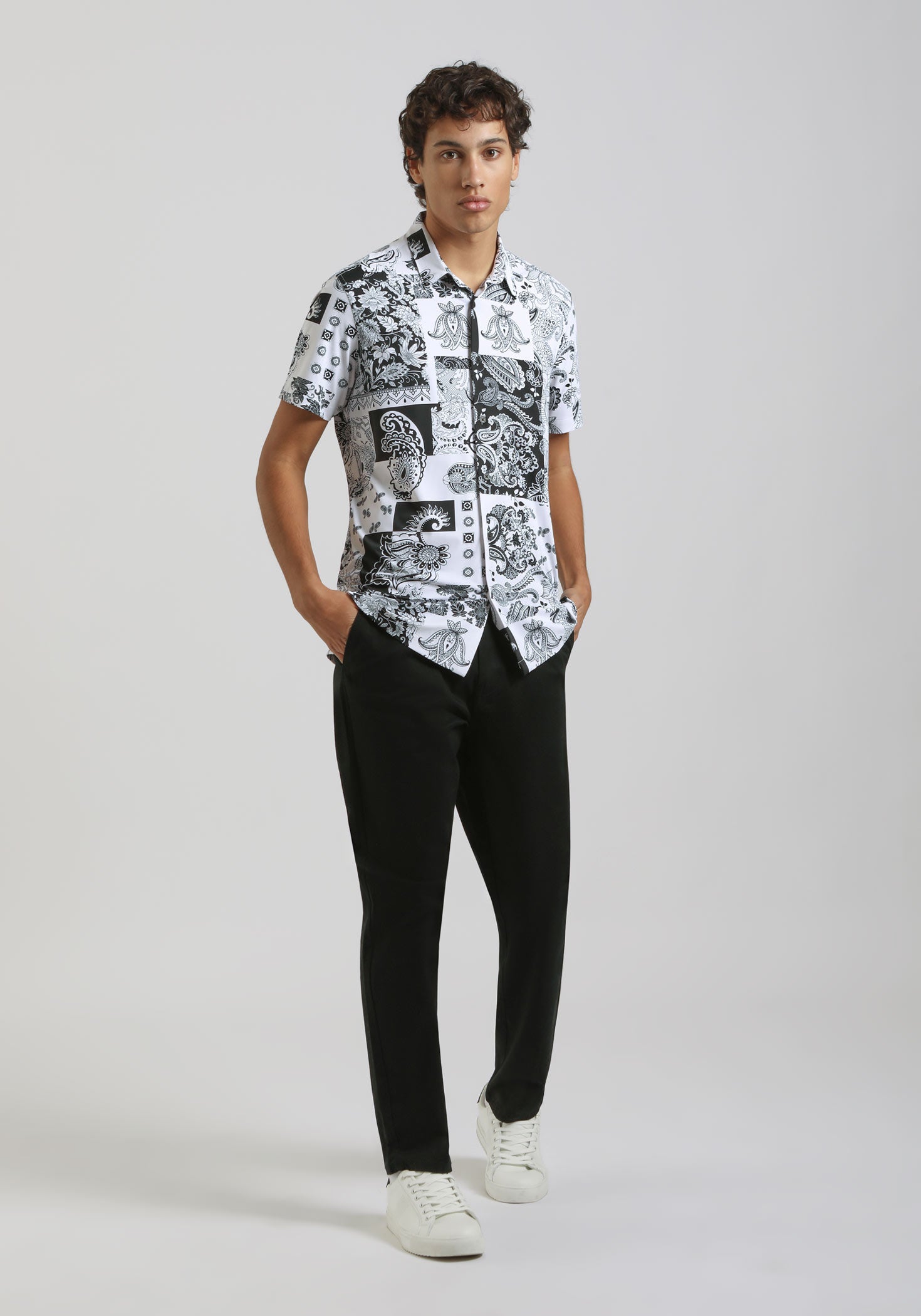 Camicia mezza manica in tessuto elastico con fantasia|Colore:Nero