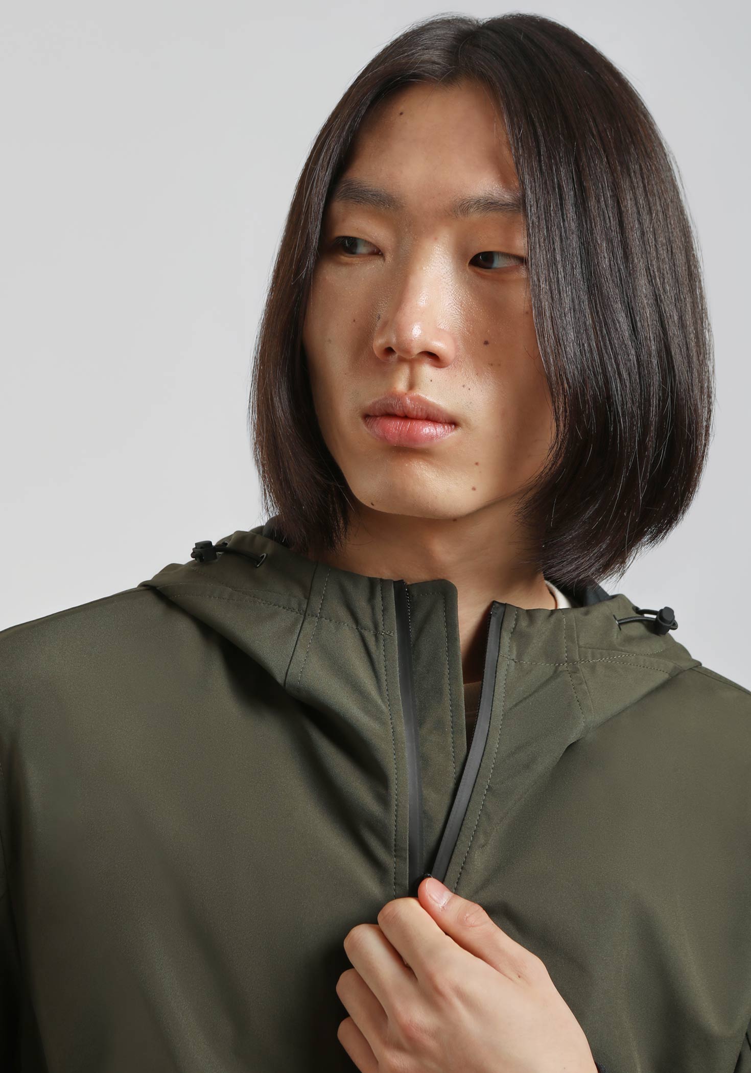 Giubbotto bomber in tessuto tecnico con cappuccio|Colore:Militare