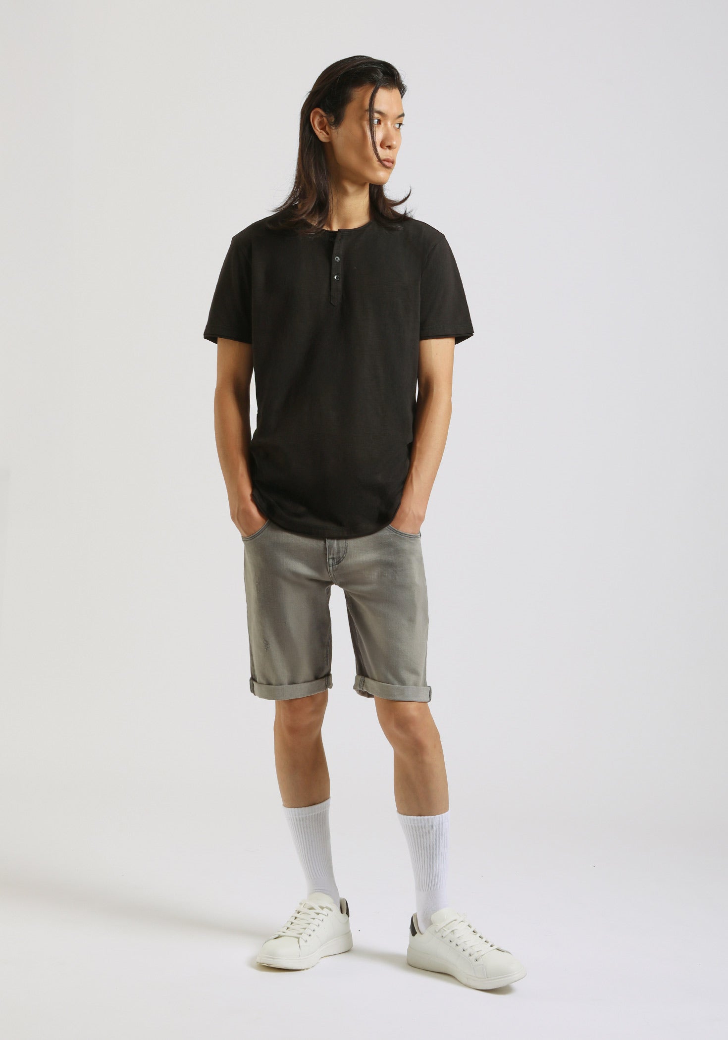 T-shirt collo serafino|Colore:Nero