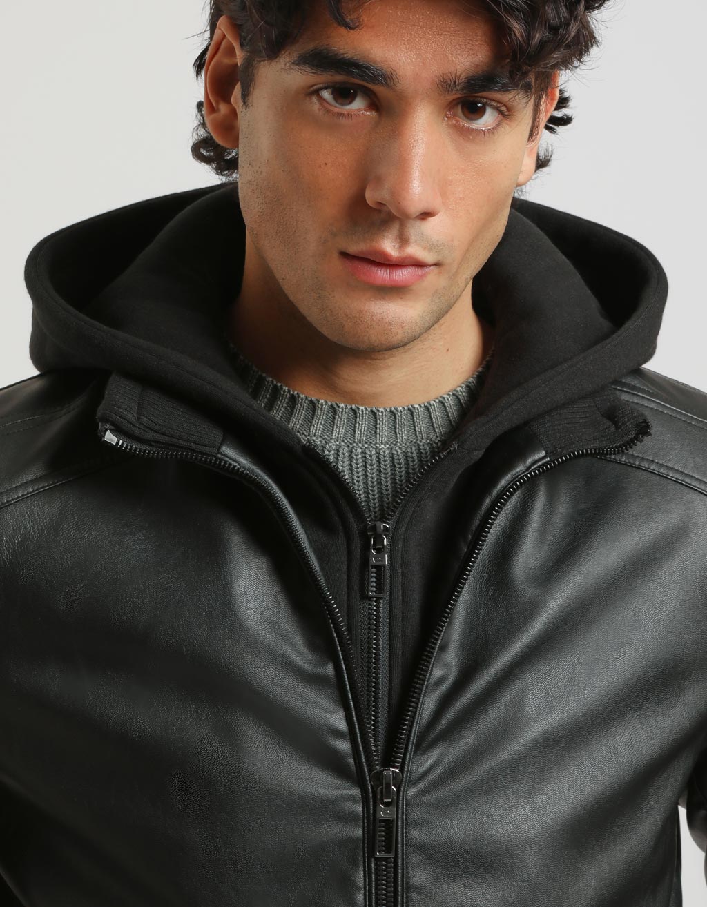 Bomber effetto pelle con cappuccio|Colore:Nero