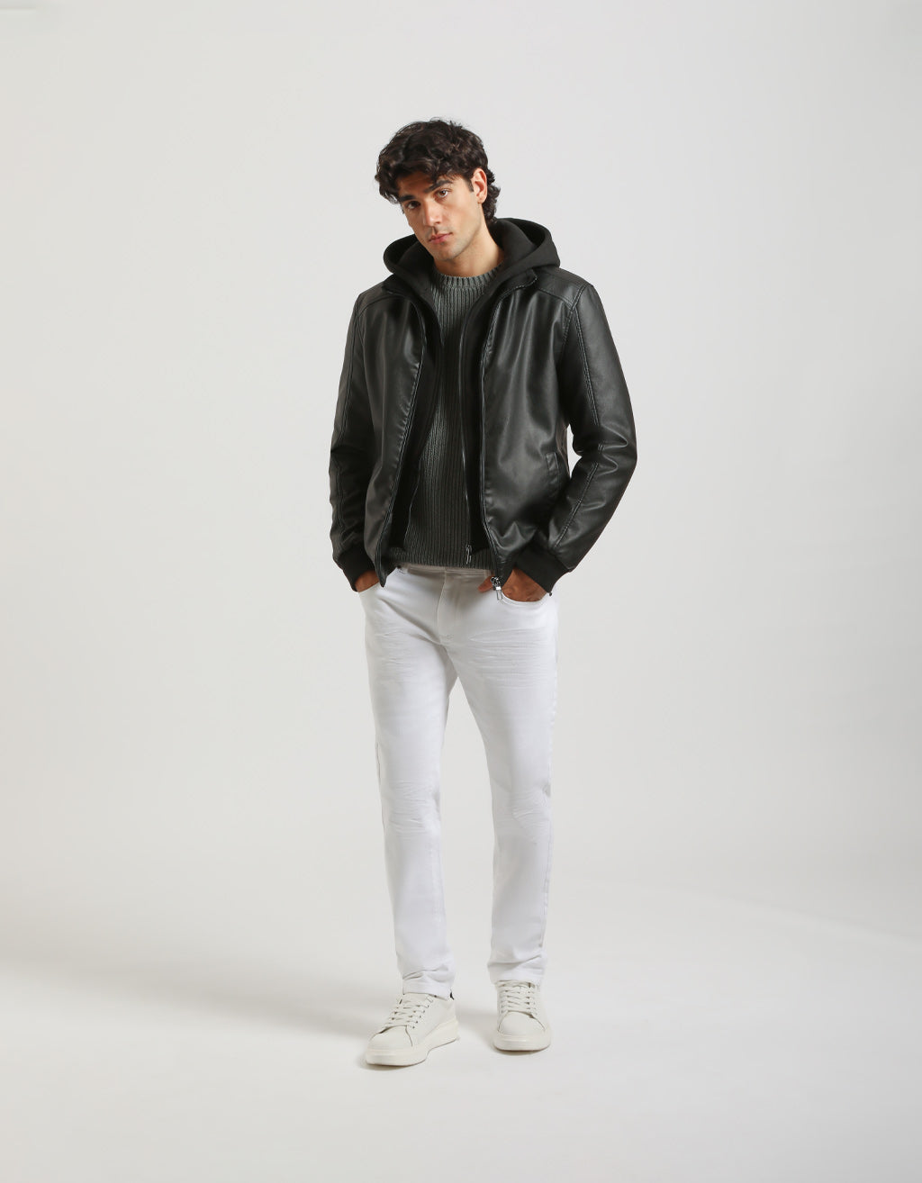 Bomber effetto pelle con cappuccio|Colore:Nero