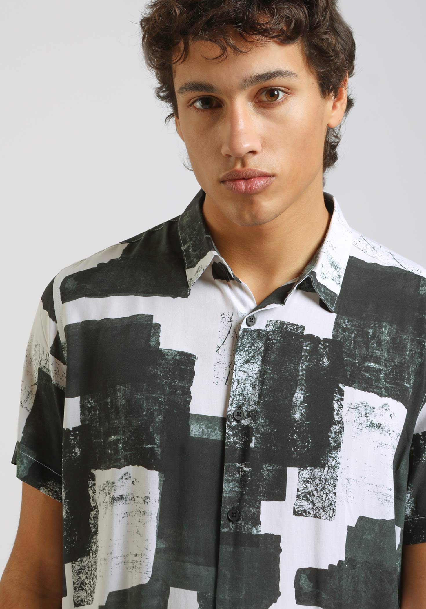 Camicia mezza manica fantasia 100% viscosa|Colore:Nero
