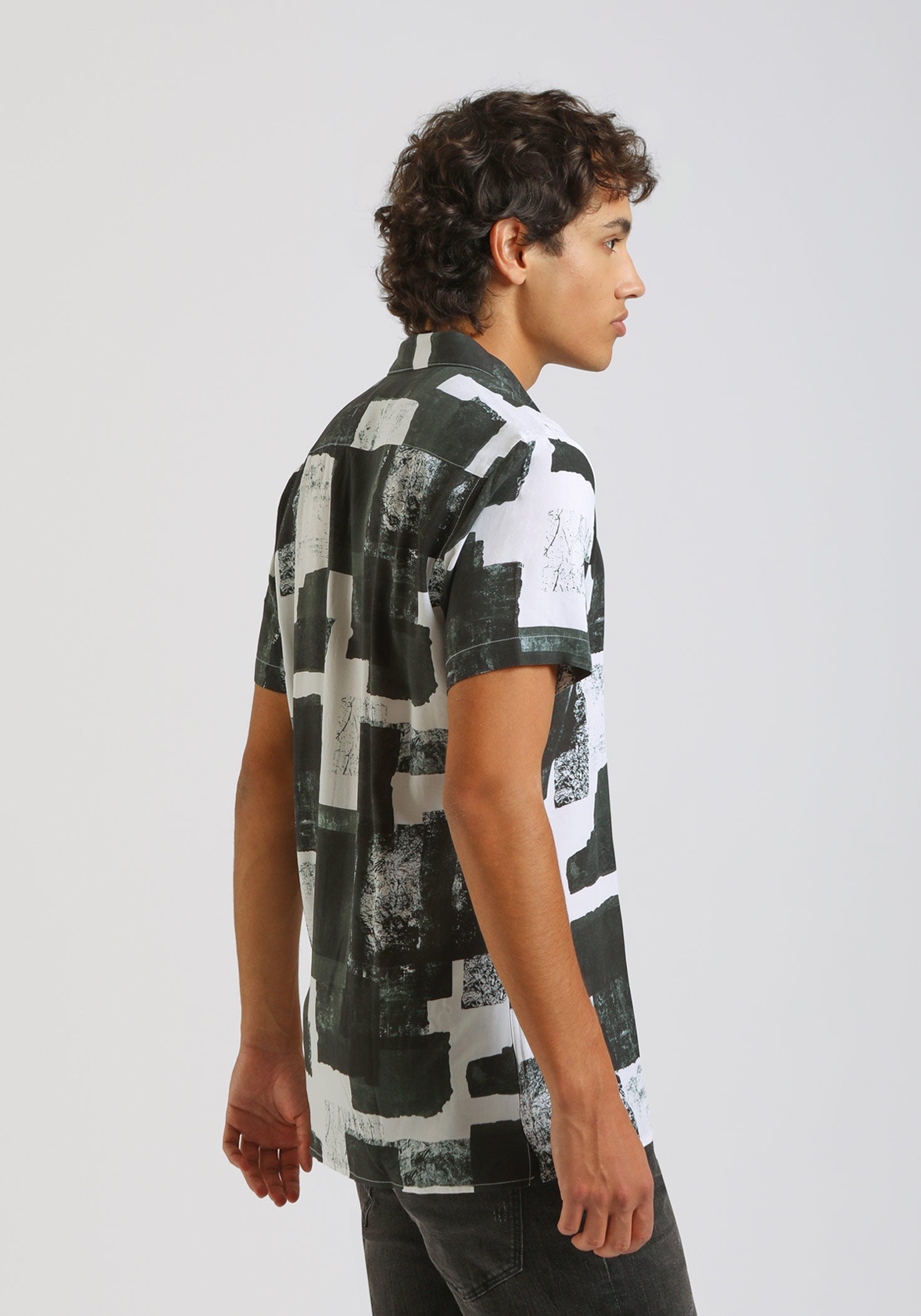 Camicia mezza manica fantasia 100% viscosa|Colore:Nero