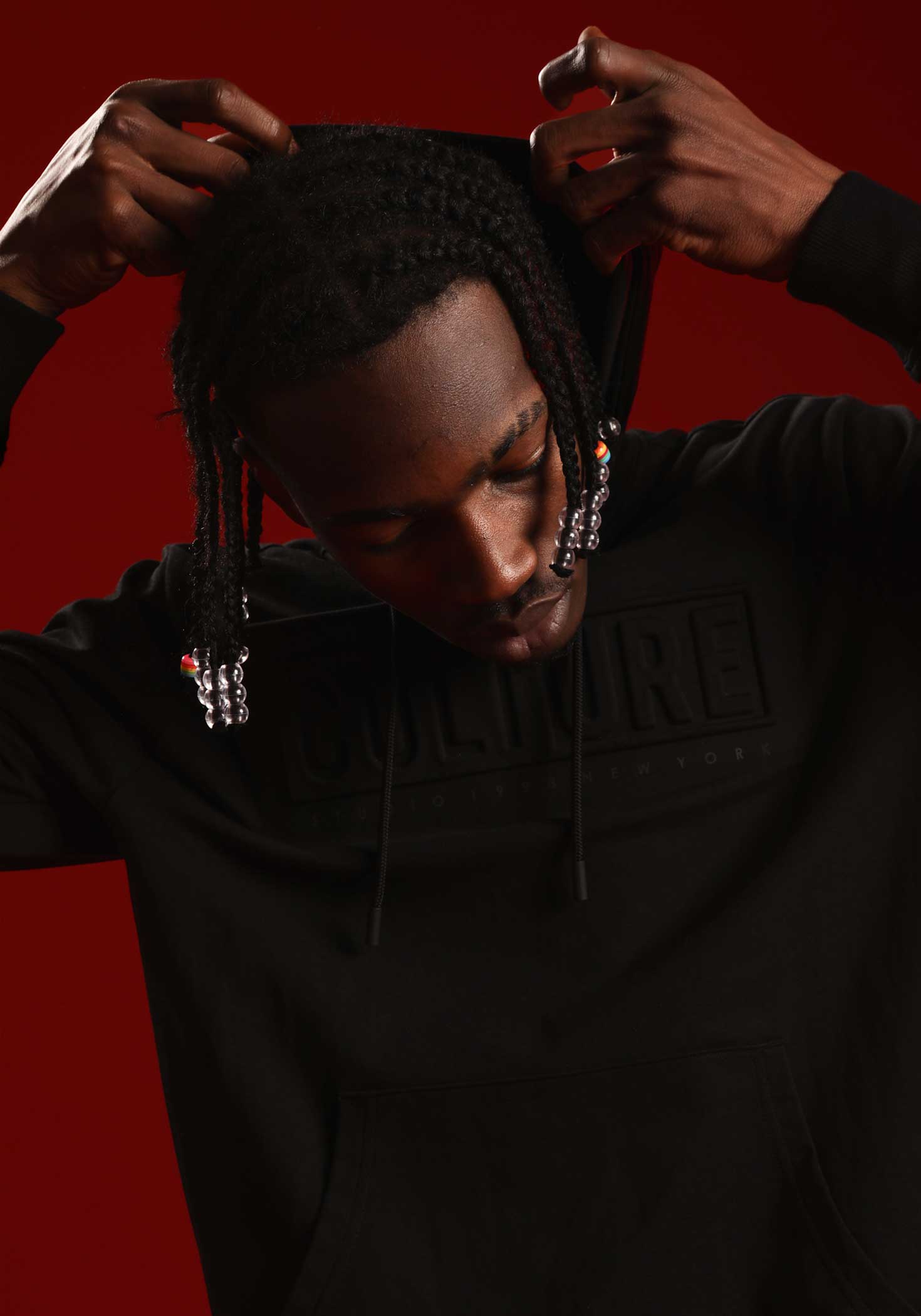 Felpa con cappuccio con stampa a rilievo|Colore:Nero