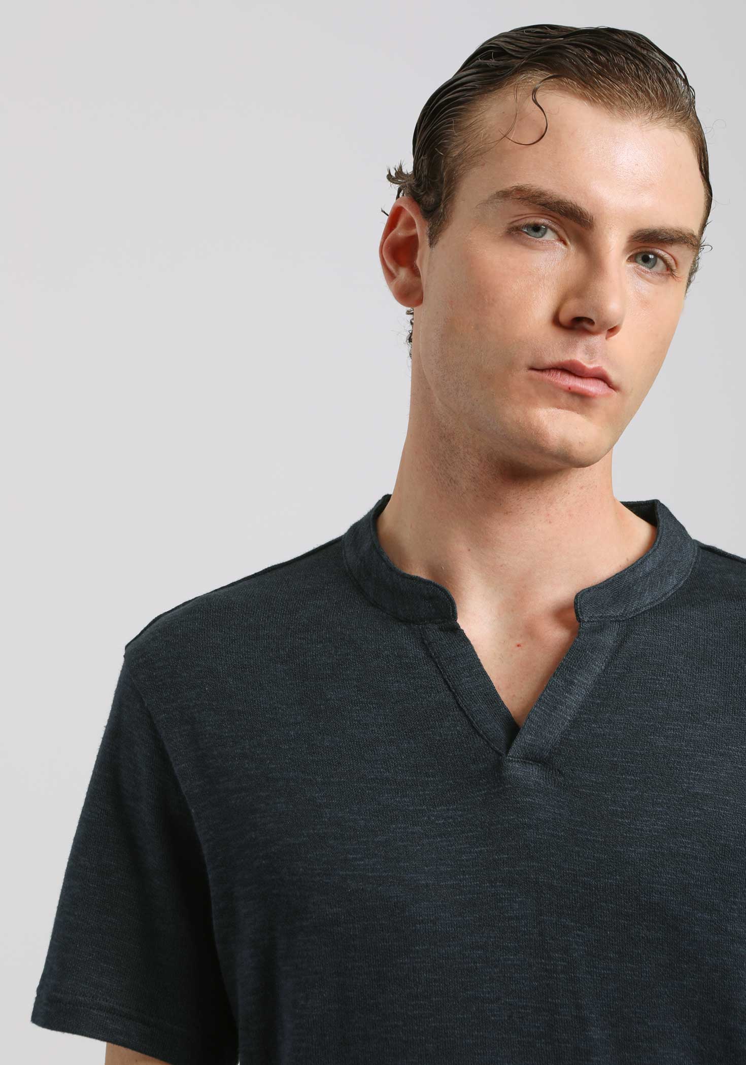 T-shirt con scollo a V|Colore:Avion