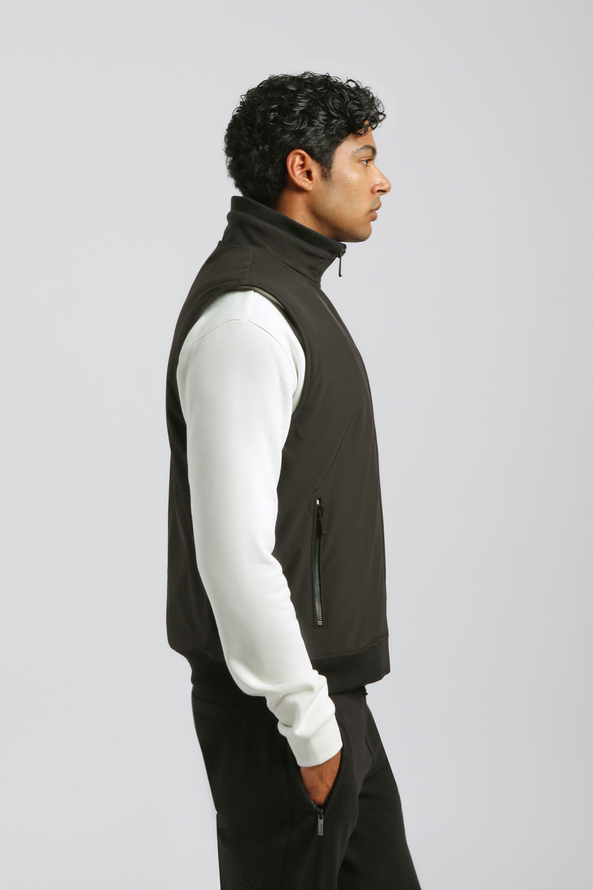 Smanicato con collo lupetto|Colore:Nero