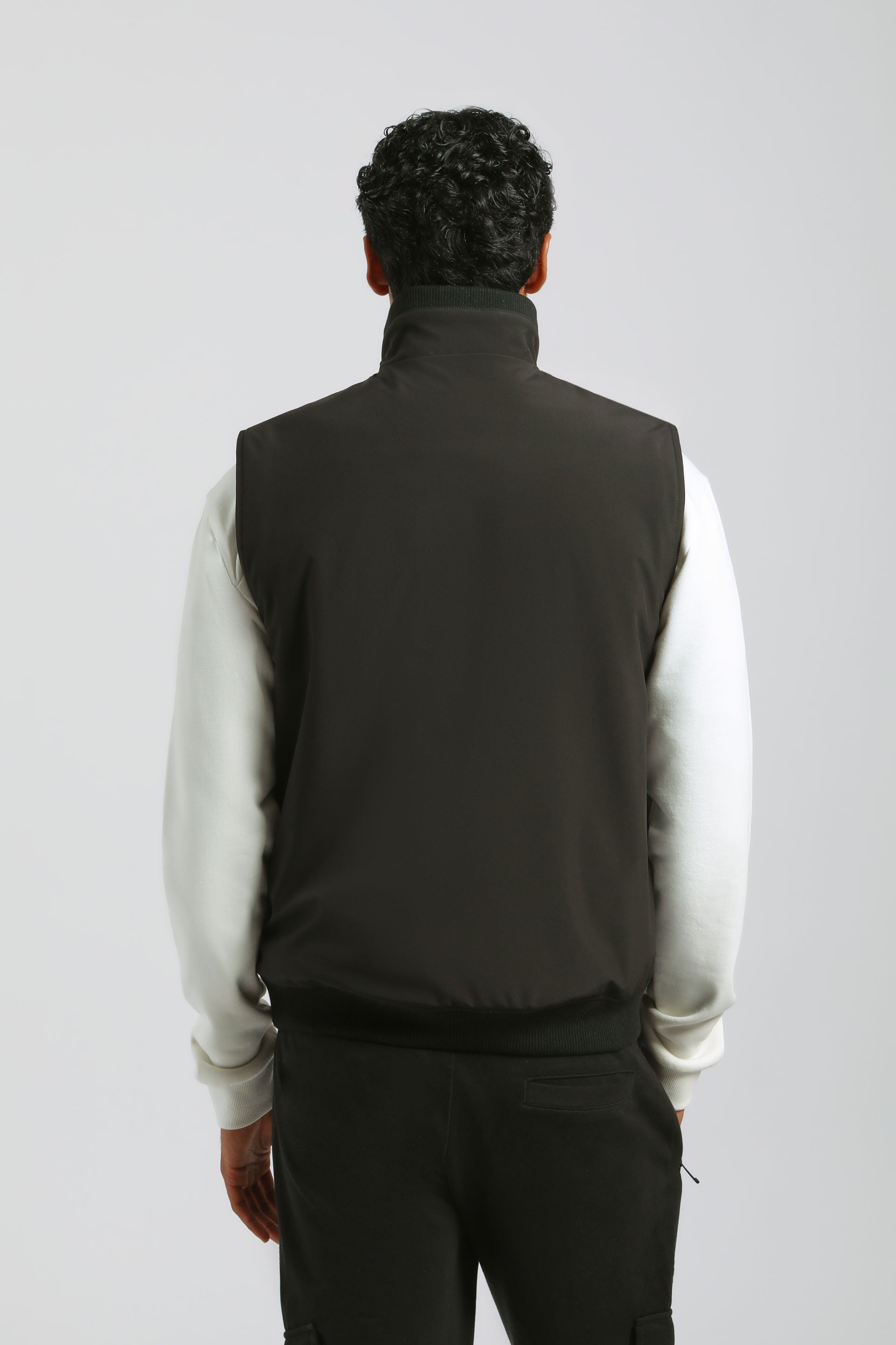 Smanicato con collo lupetto|Colore:Nero