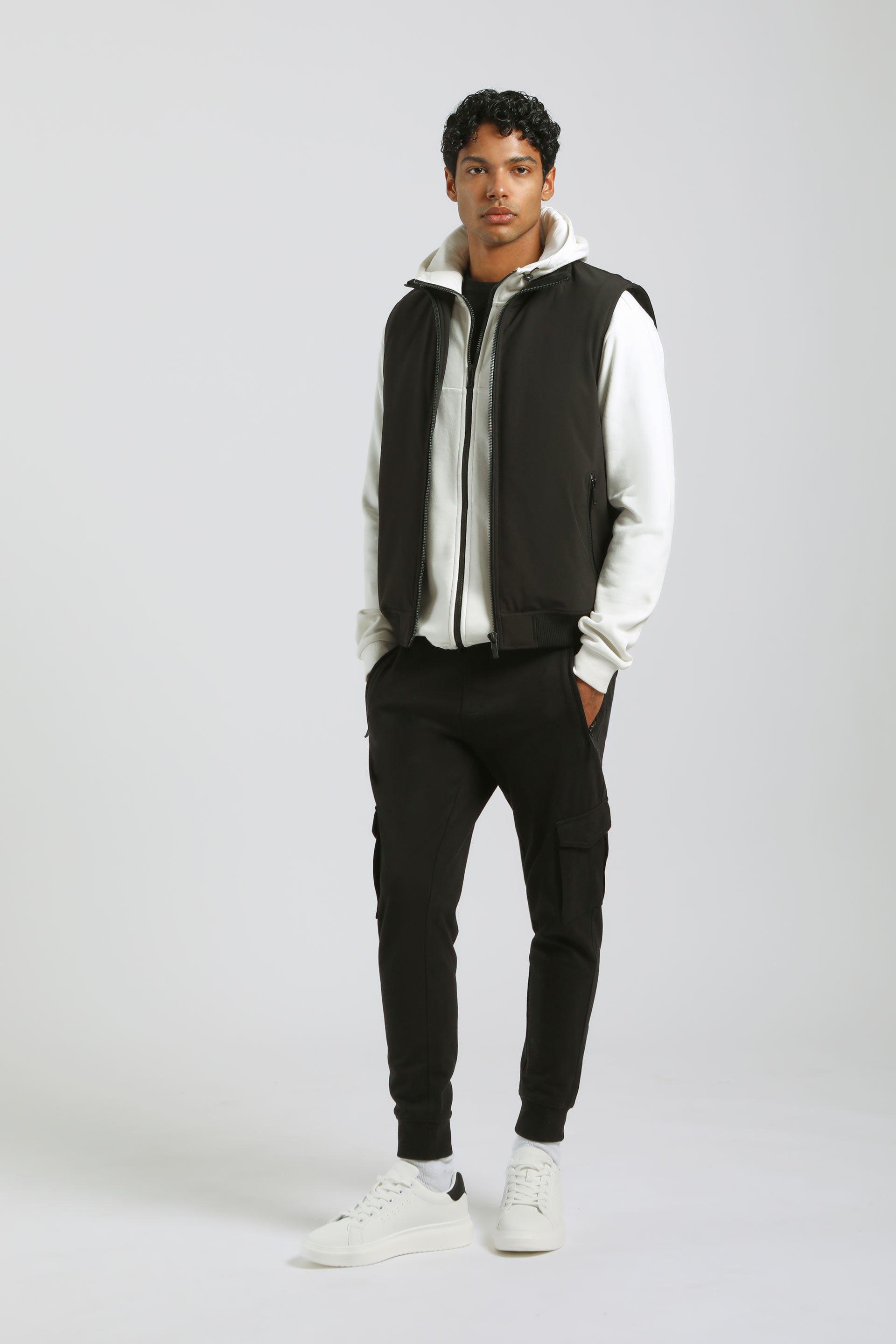 Smanicato con collo lupetto|Colore:Nero