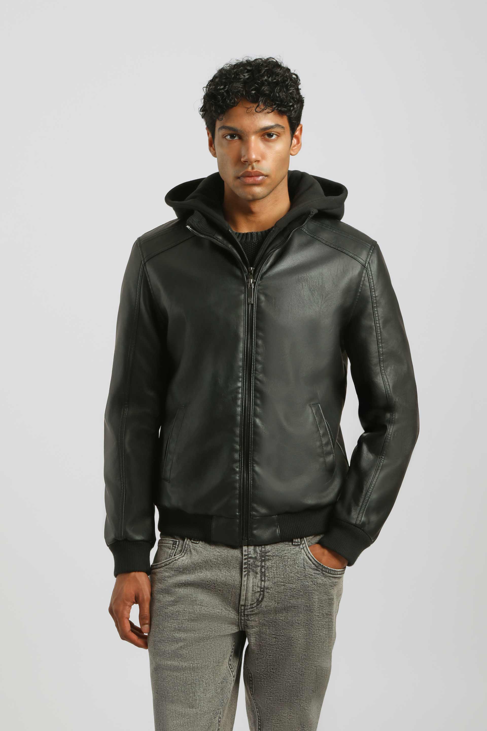 Bomber effetto pelle con cappuccio|Colore:Nero