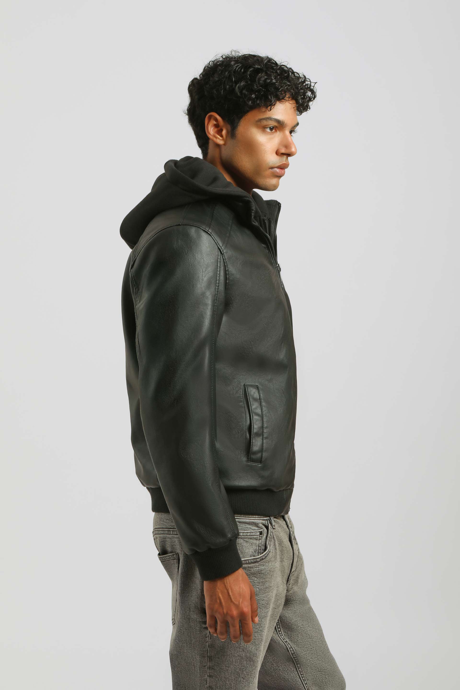 Bomber effetto pelle con cappuccio|Colore:Nero