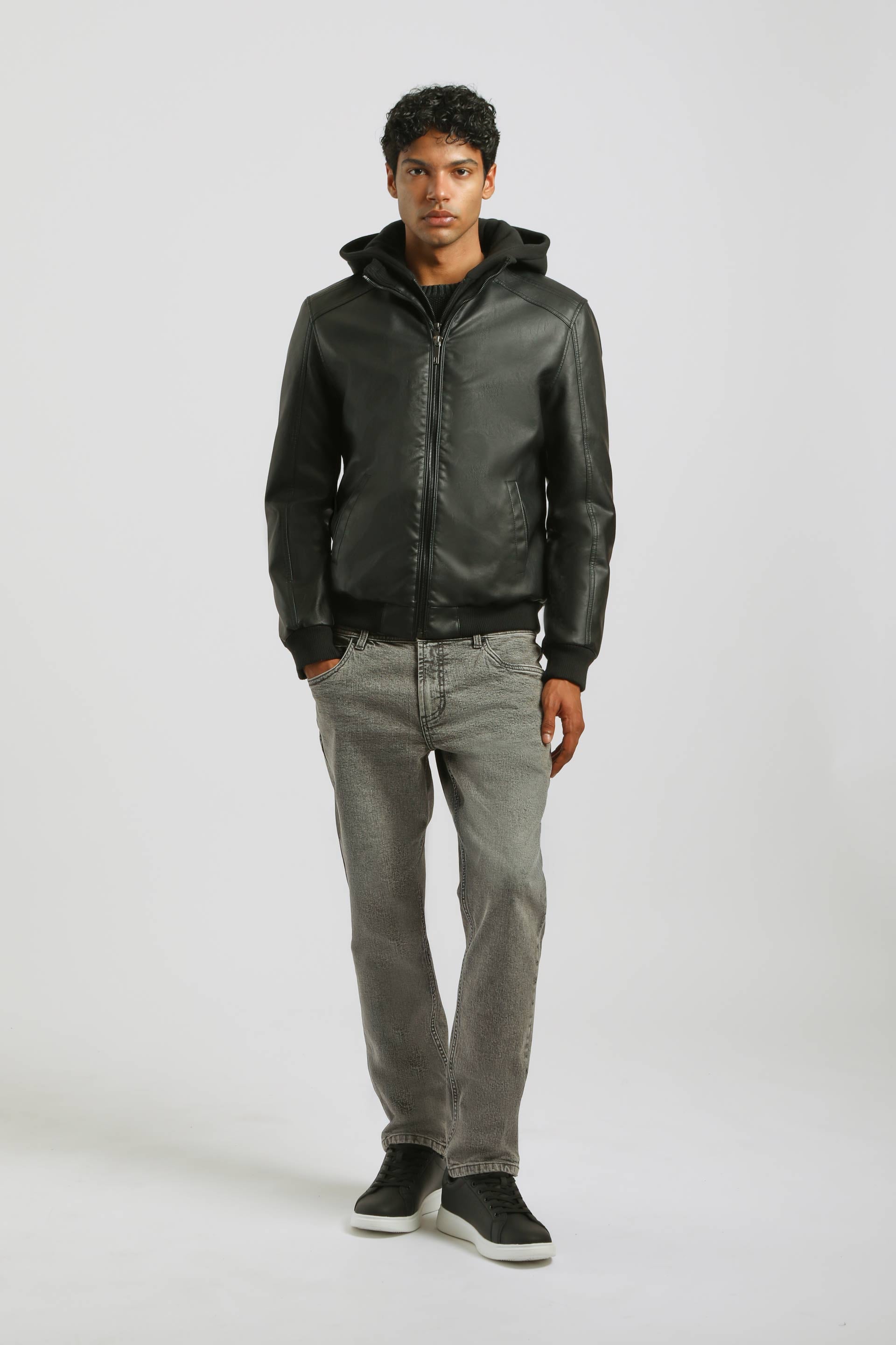 Bomber effetto pelle con cappuccio|Colore:Nero