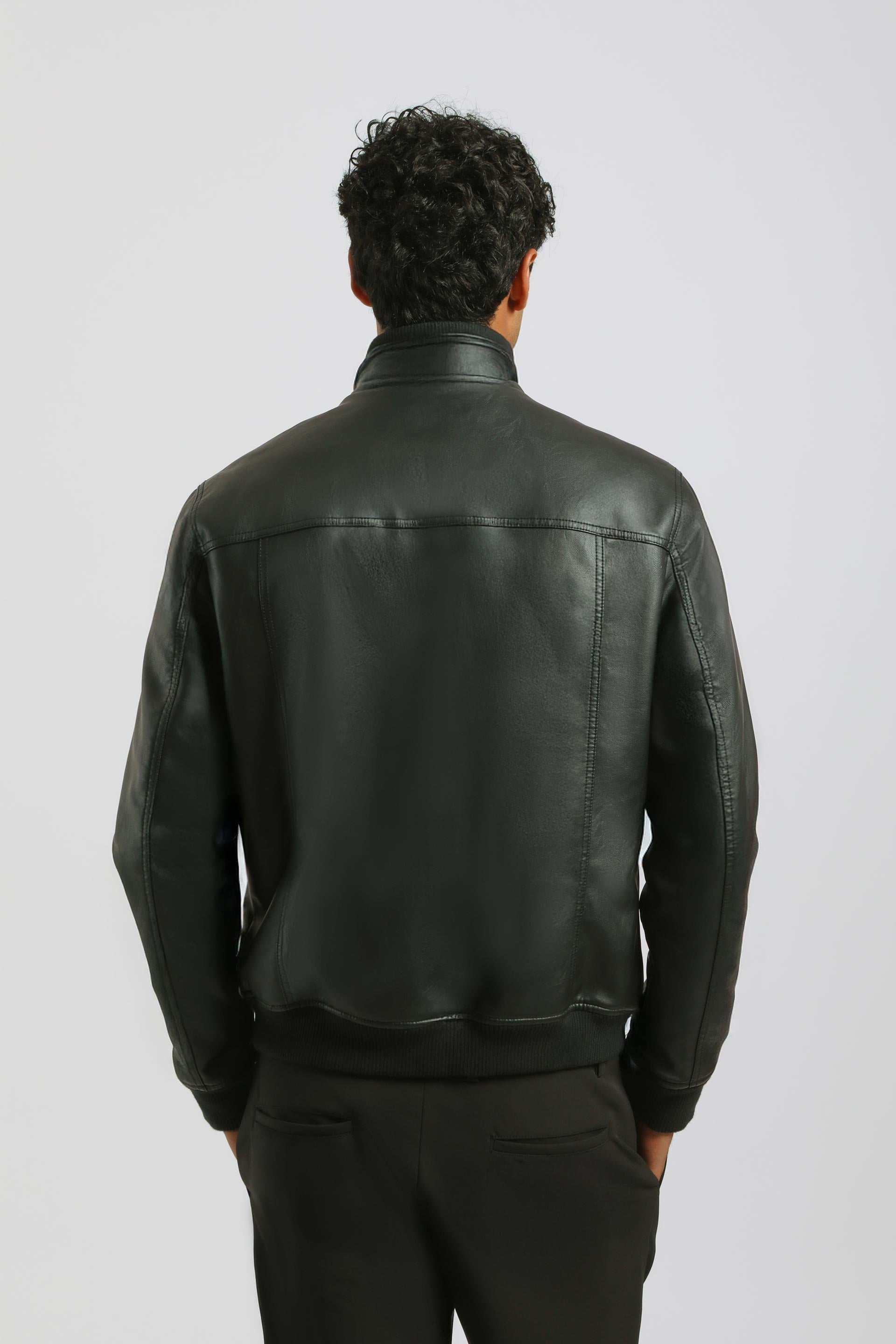 Giubbotto effetto pelle con collo lupetto|Colore:Nero