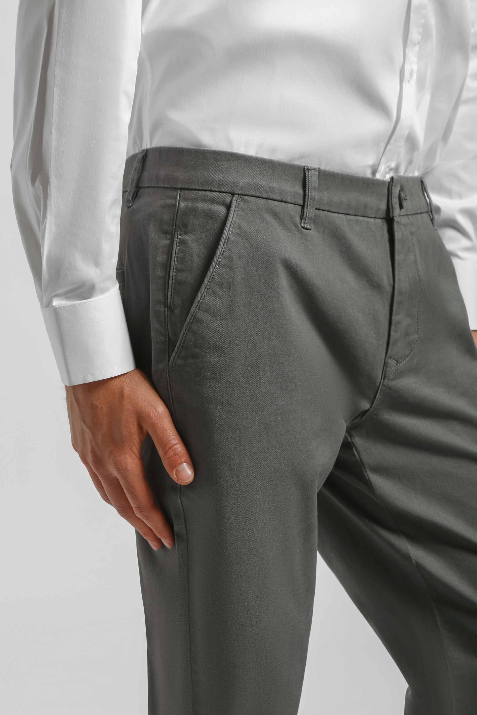Pantaloni chino in cotone|Colore:Grigio medio
