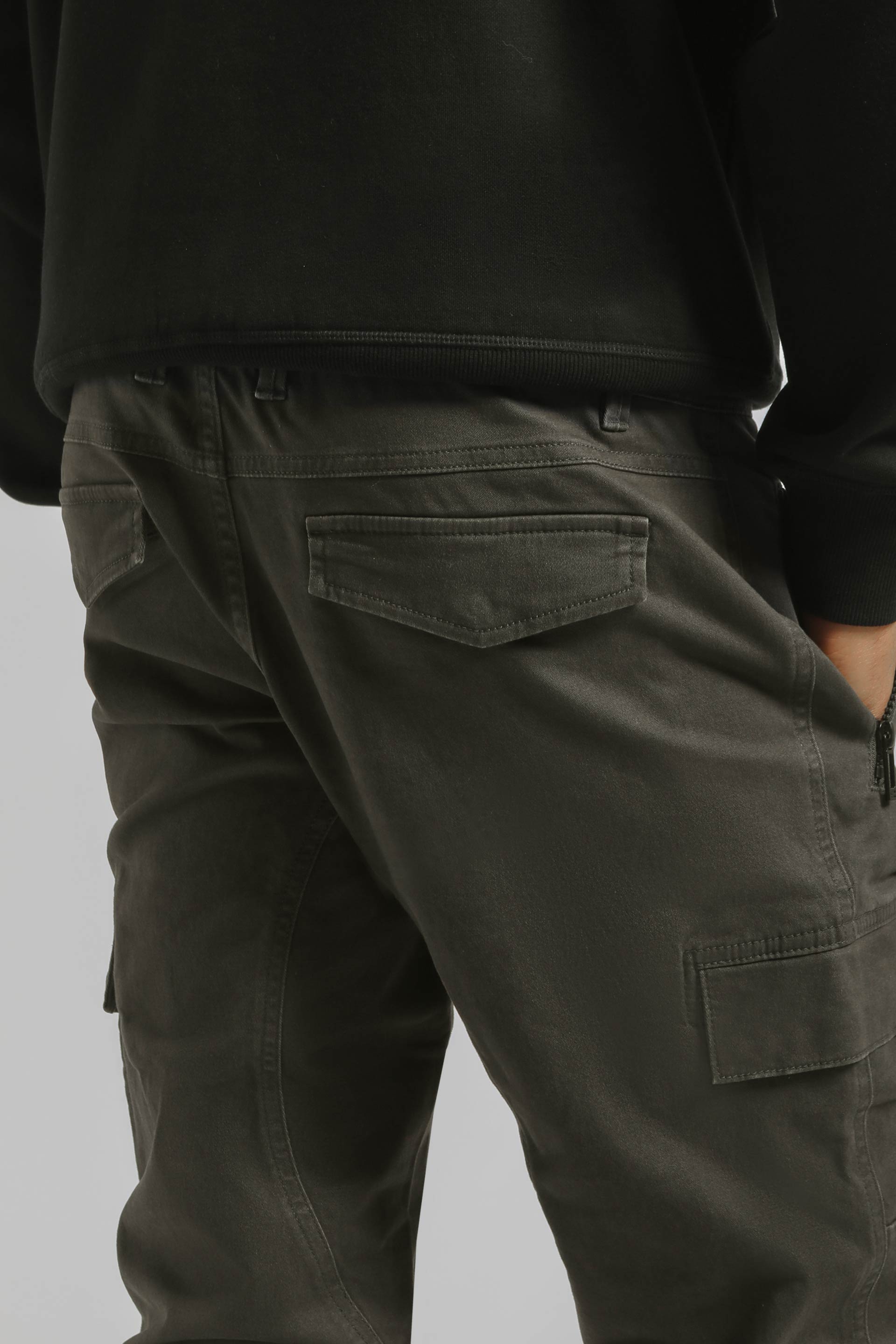 Pantaloni cargo con elastico alle caviglie|Colore:Grigio scuro