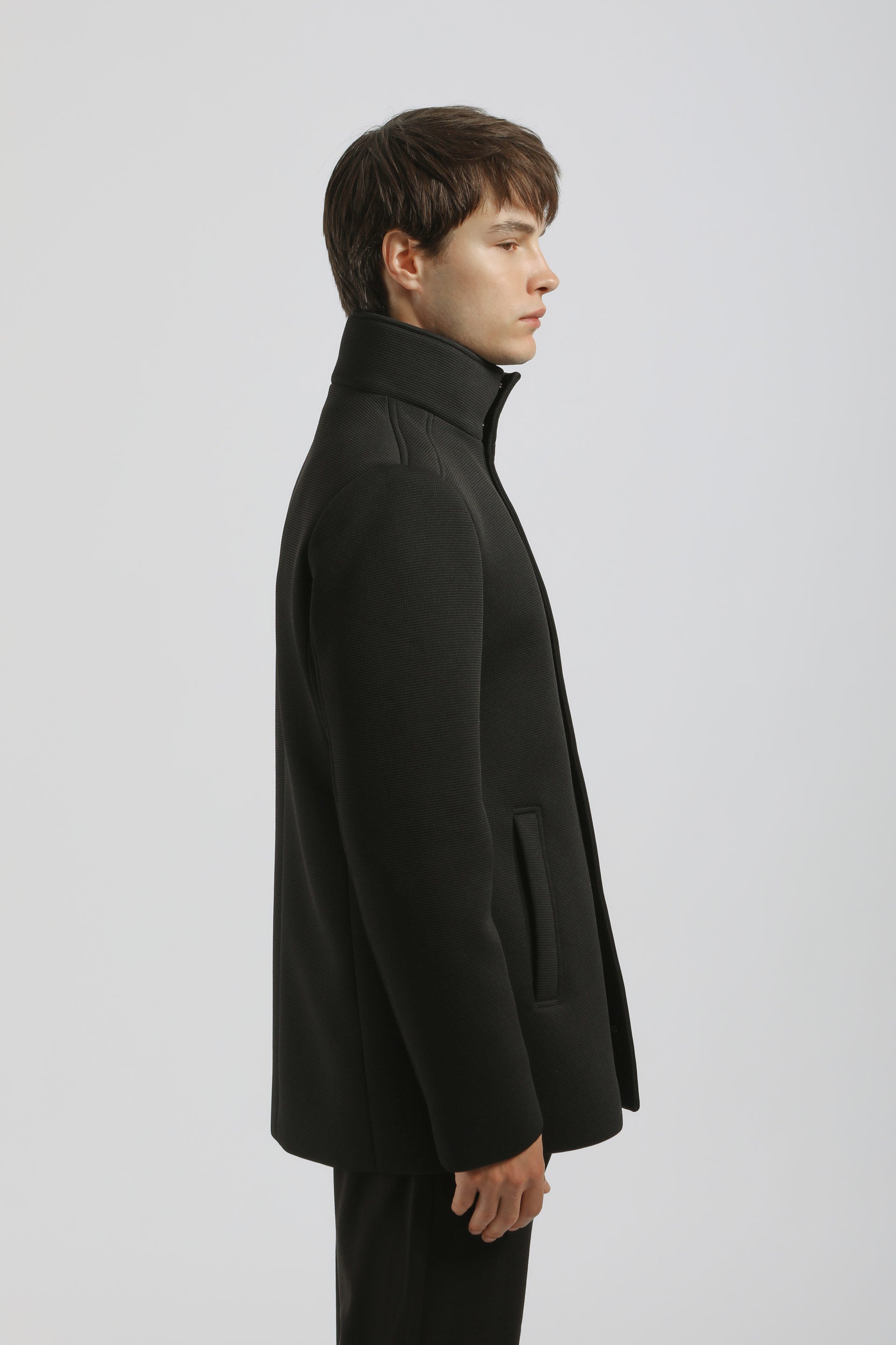 Cappotto corto con collo lupetto|Colore:Nero