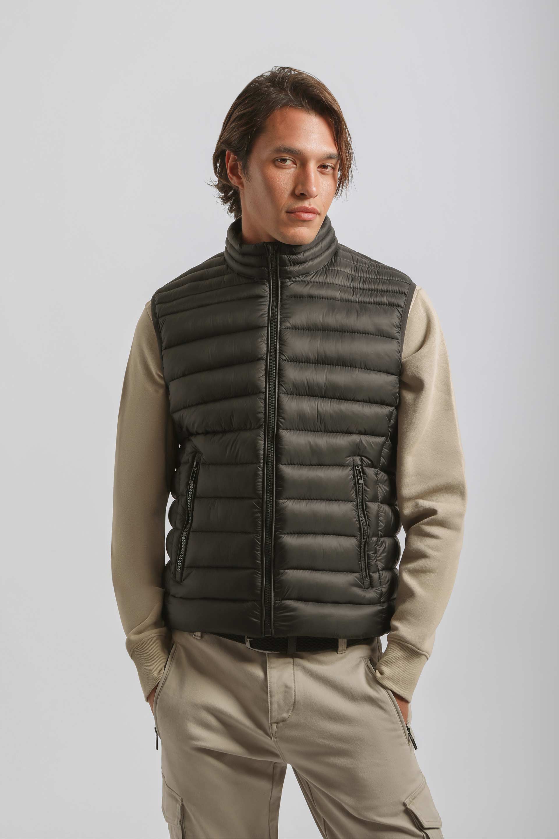 Smanicato imbottito collo lupetto|Colore:Nero
