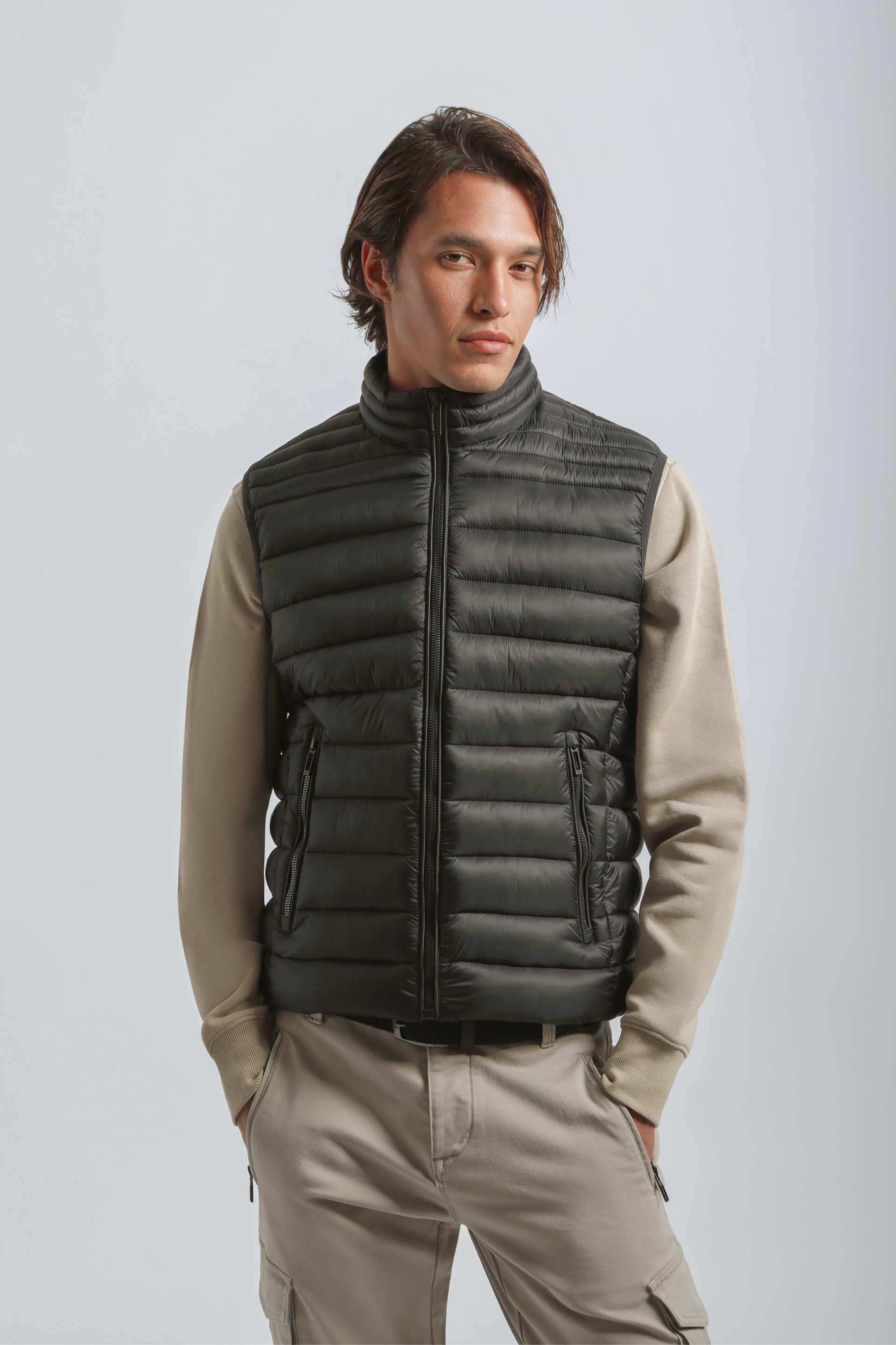 Smanicato imbottito collo lupetto|Colore:Nero