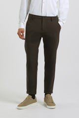 Pantaloni chino in tessuto tecnico|Colore:Moro