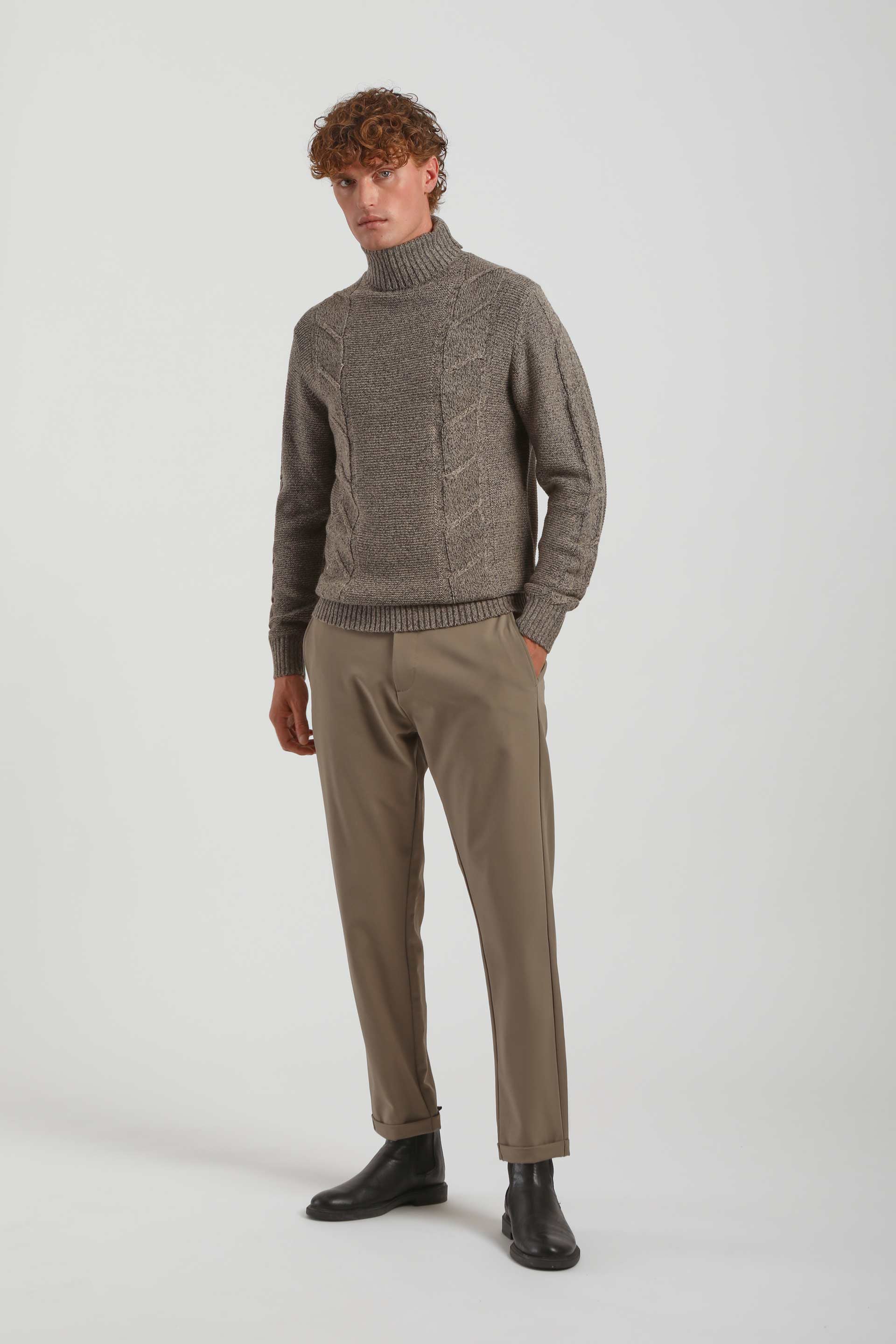 Pantaloni chino in tessuto tecnico|Colore:Tortora